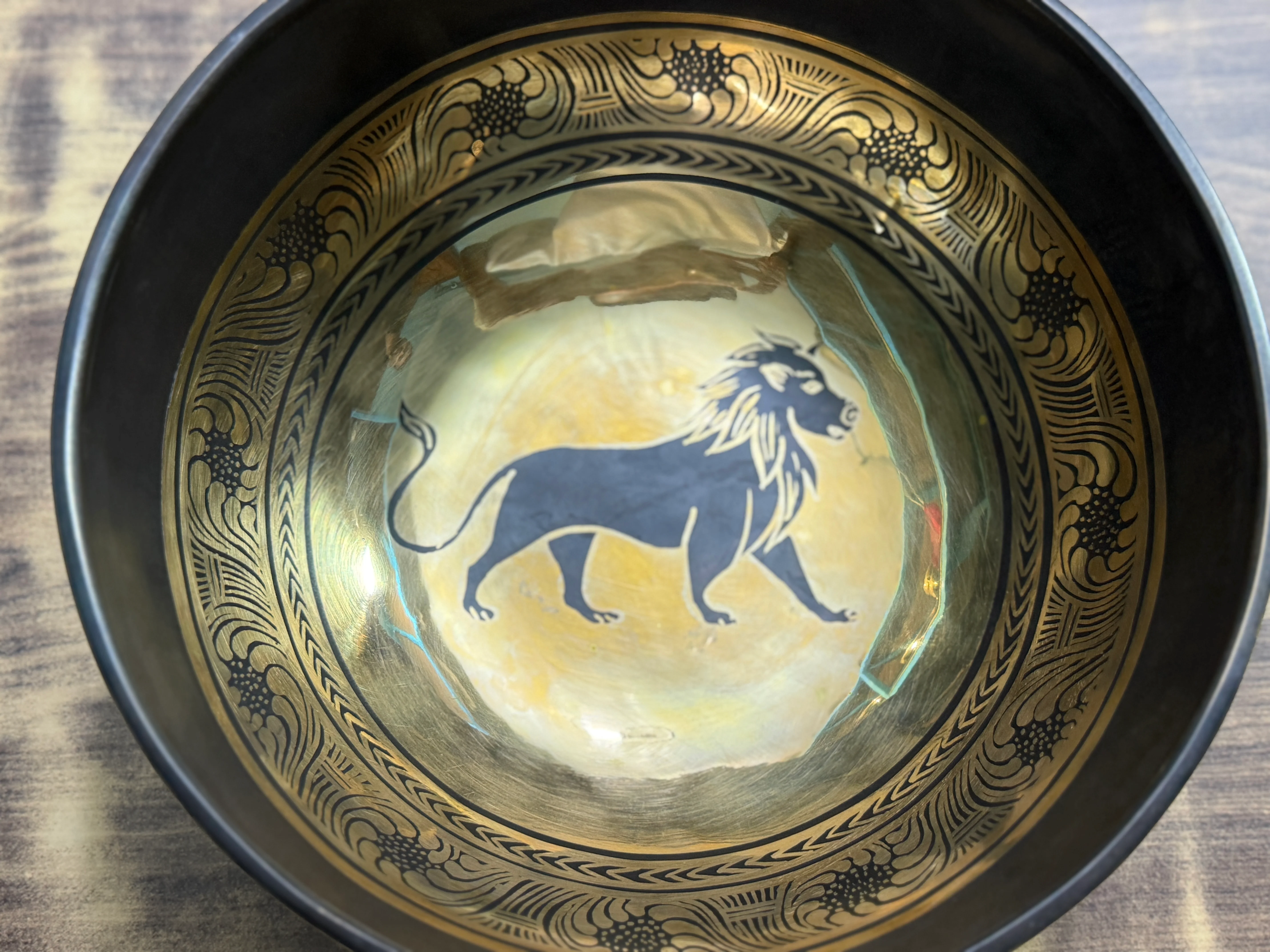 The Leo Singing Bowl - 9 inch Large | Handmade In Nepal - Image 11