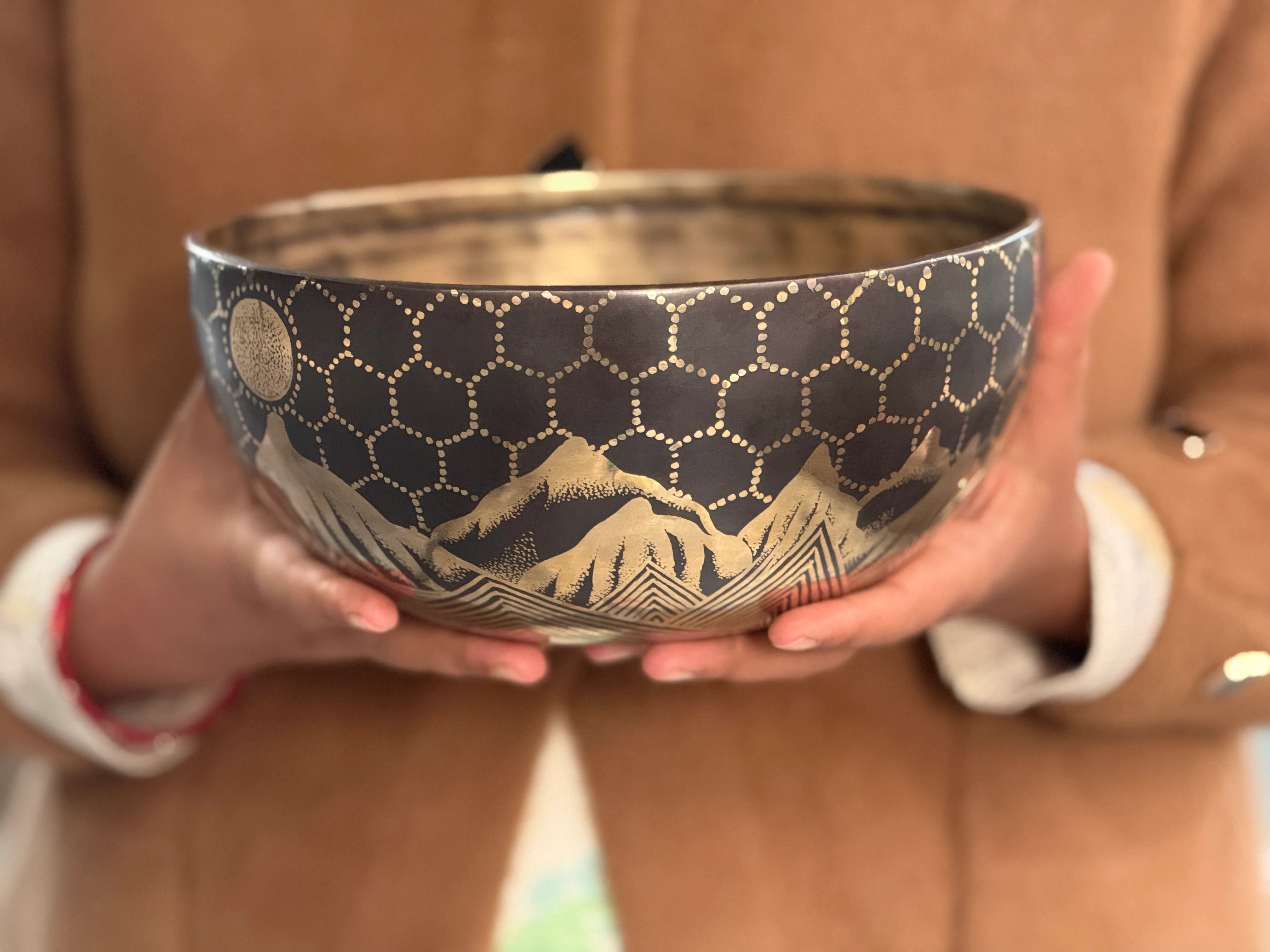 The Summit Bowl: 9 Inch Diameter Masterpiece Bowl - Image 4